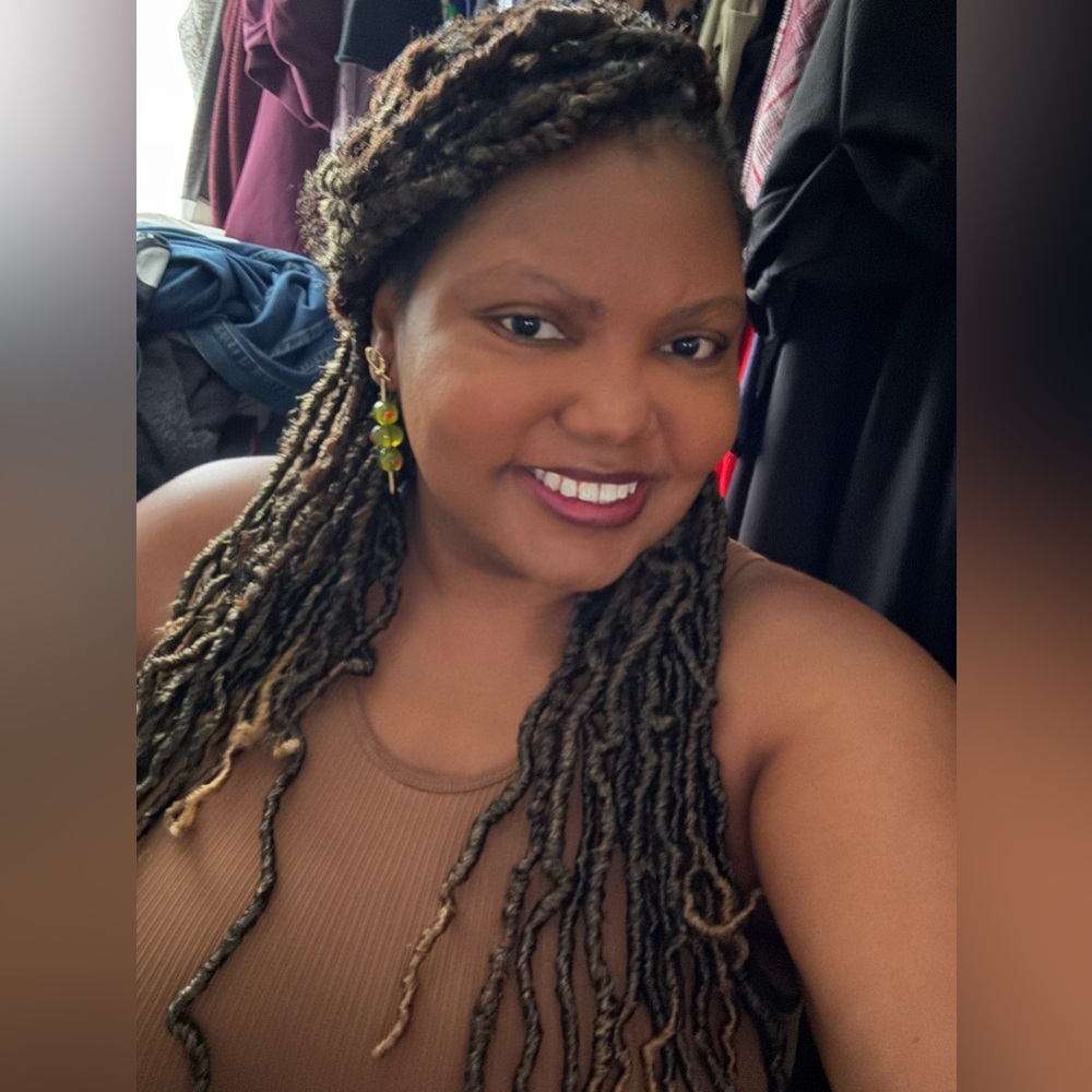 Meet your Posher, LaToya